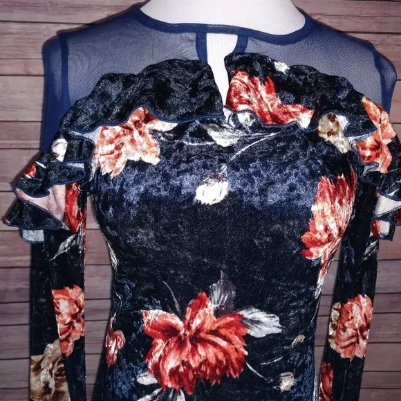 Navy Floral Dress - Picture 6 of 7